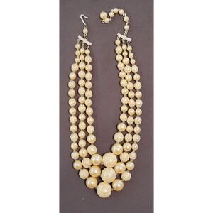 VINTAGE JAPAN CREAM TEXTURED SPARKLEY 3 STRAND 18 INCH NECKLACE VERY NICE!